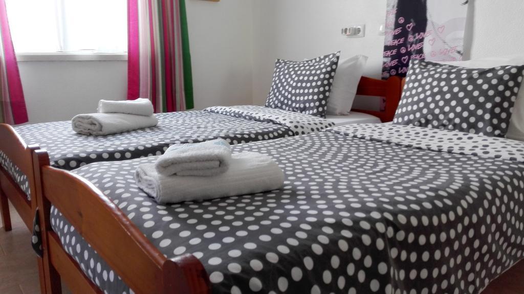 Surf House Helena Hotel Baleal Quarto foto